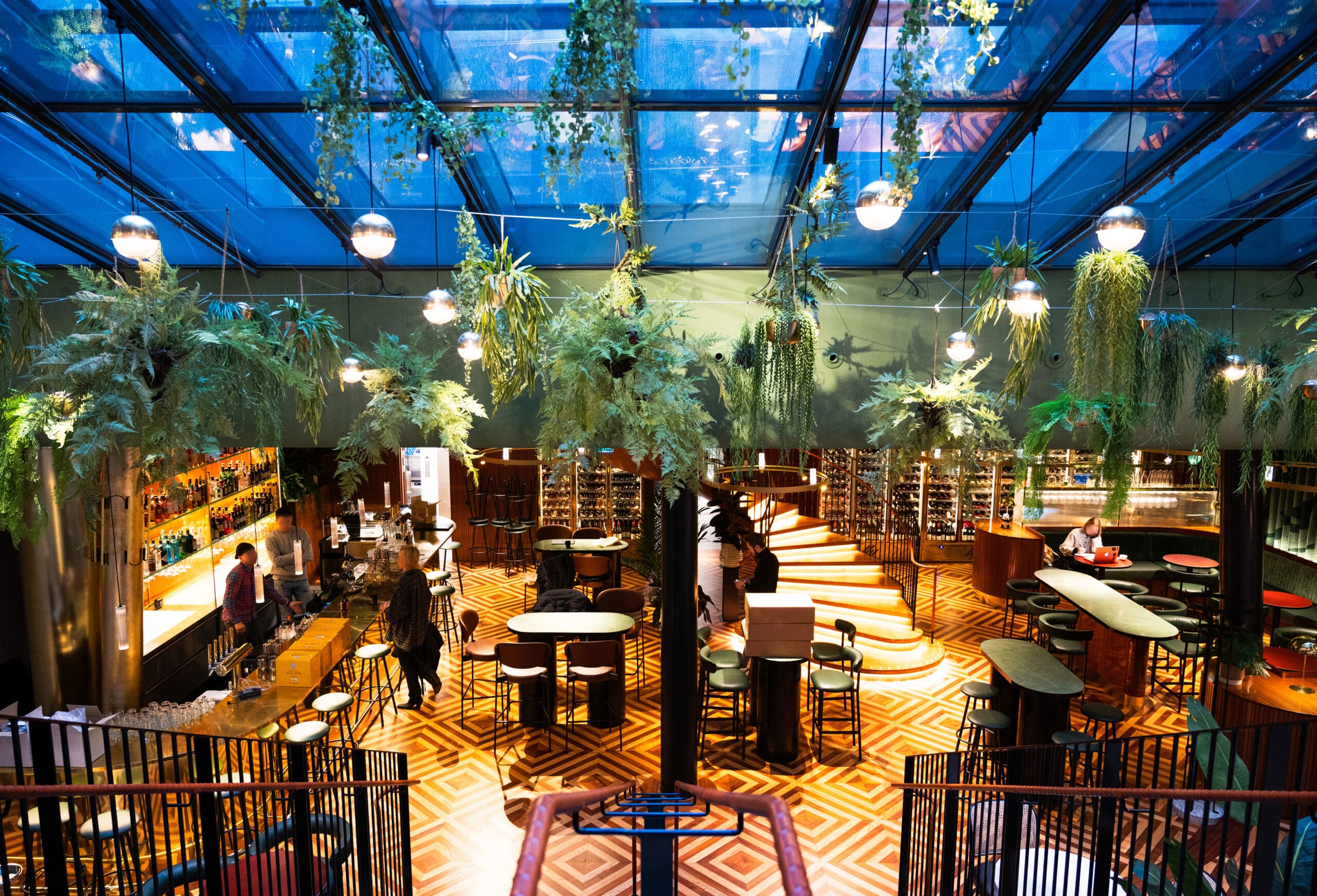Bar med glastak på Brasserie Astoria